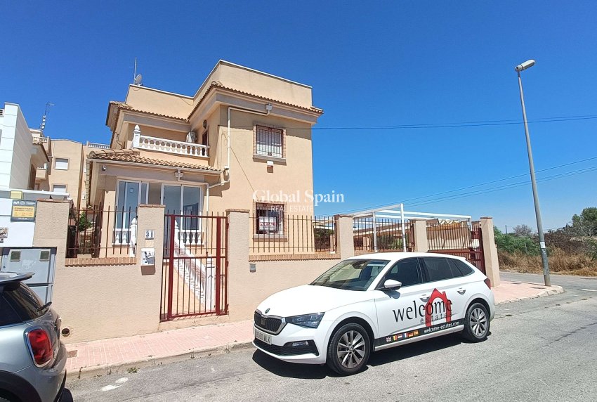 Revente - VILLA -
ORIHUELA COSTA - Castillo de Don Juan