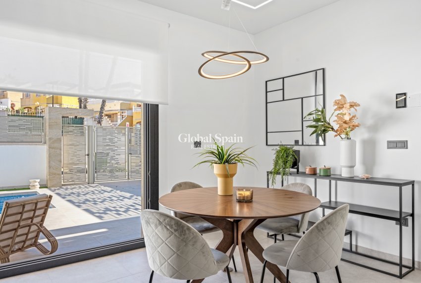 Revente - VILLA -
ORIHUELA COSTA - Costa Blanca