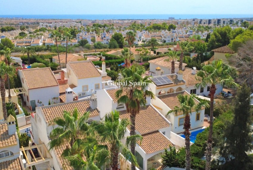 Revente - VILLA -
ORIHUELA COSTA - Costa Blanca