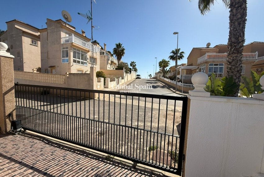 Revente - VILLA -
ORIHUELA COSTA - Costa Blanca