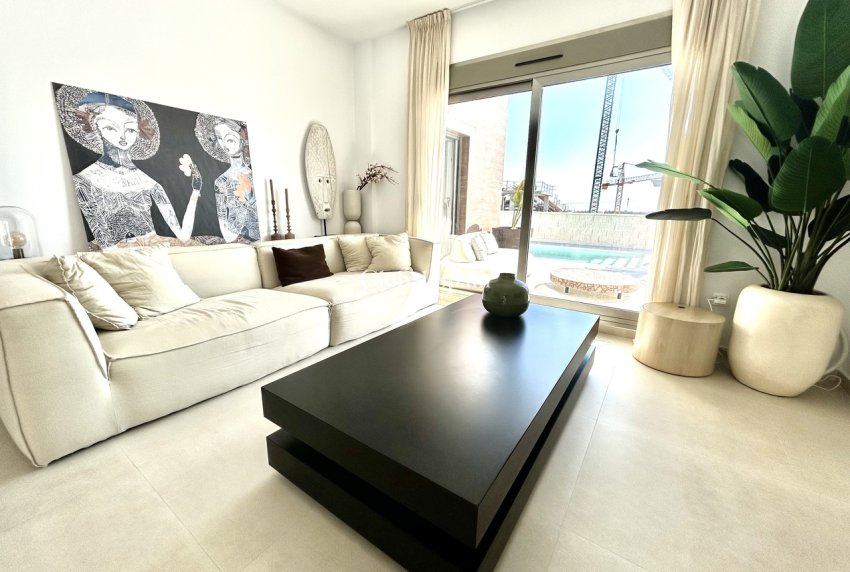 Revente - VILLA -
ORIHUELA COSTA - Inland