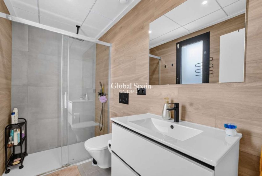 Revente - VILLA -
ORIHUELA COSTA - Inland