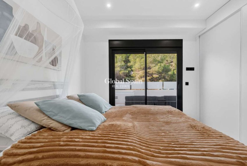 Revente - VILLA -
ORIHUELA COSTA - Inland