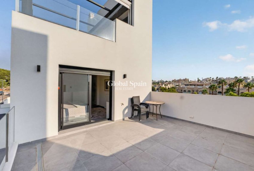 Revente - VILLA -
ORIHUELA COSTA - Inland