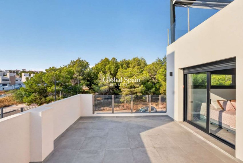 Revente - VILLA -
ORIHUELA COSTA - Inland