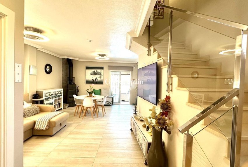 Revente - VILLA -
ORIHUELA COSTA - La Regia