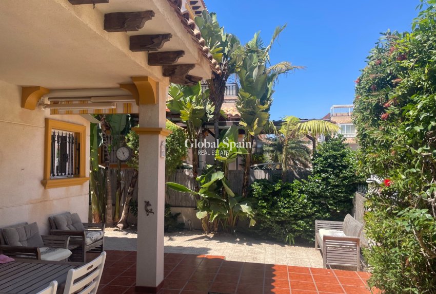 Revente - VILLA -
ORIHUELA COSTA - La Regia