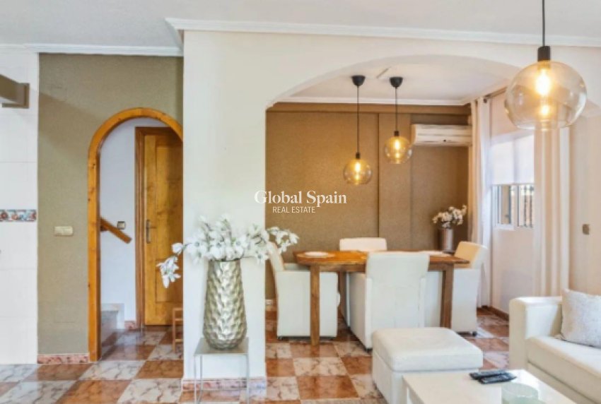 Revente - VILLA -
ORIHUELA COSTA - La Regia