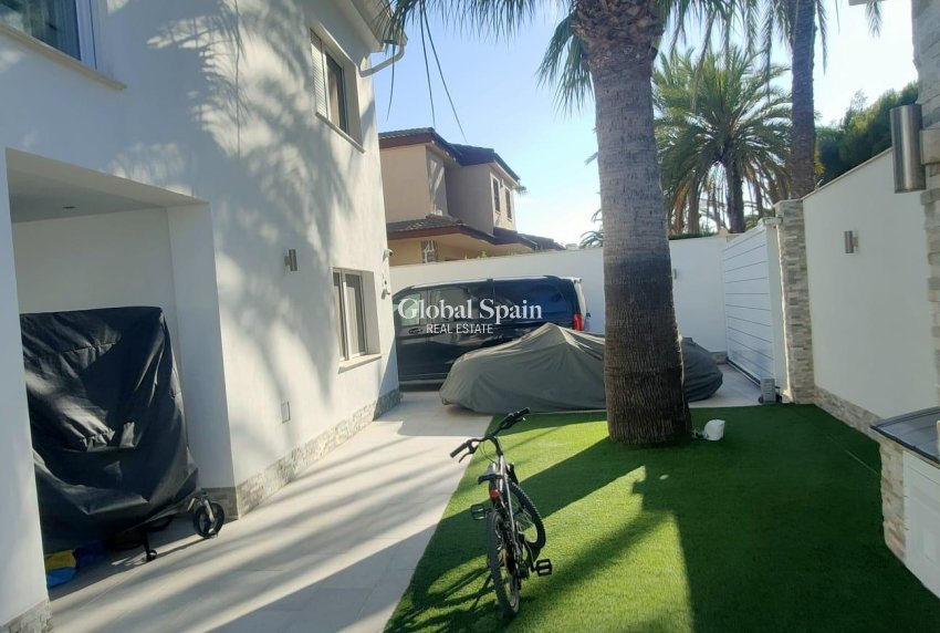 Revente - VILLA -
ORIHUELA COSTA - La Zenia