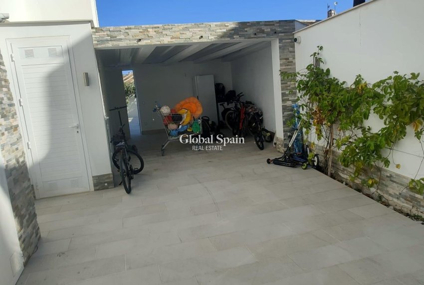 Revente - VILLA -
ORIHUELA COSTA - La Zenia