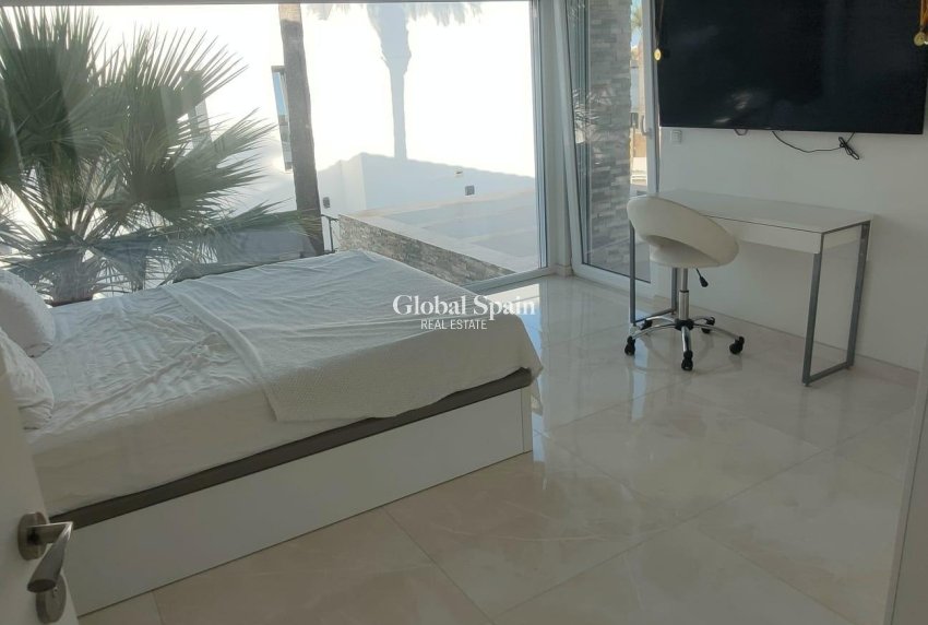 Revente - VILLA -
ORIHUELA COSTA - La Zenia