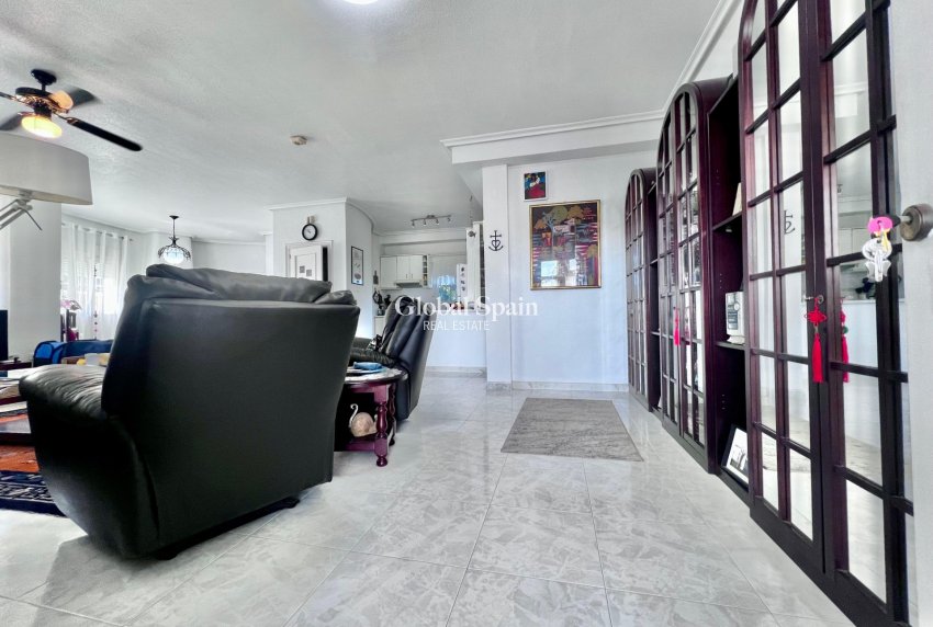 Revente - VILLA -
ORIHUELA COSTA - La Zenia