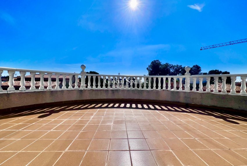 Revente - VILLA -
ORIHUELA COSTA - La Zenia