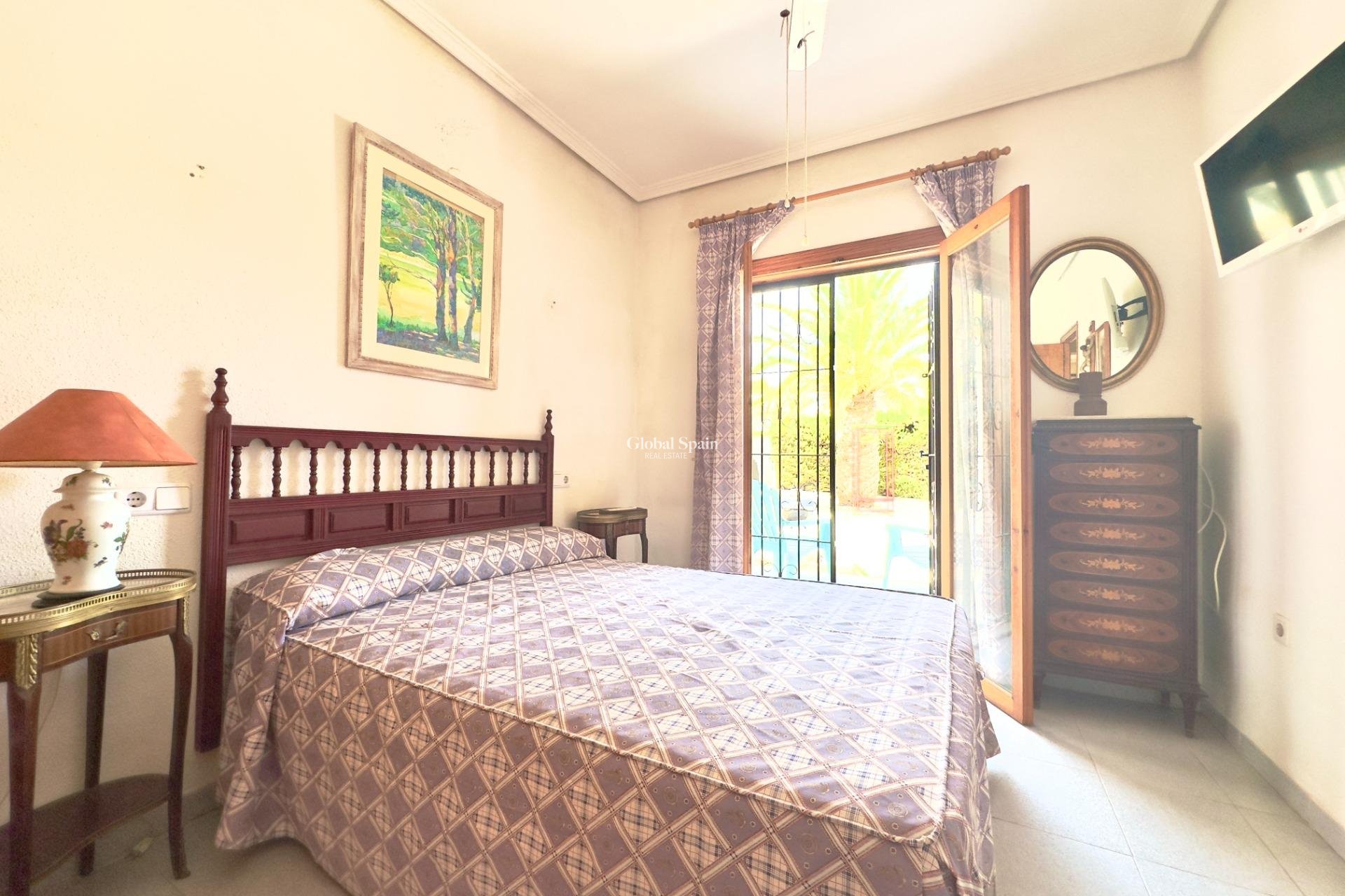 Revente - VILLA -
ORIHUELA COSTA - La Zenia
