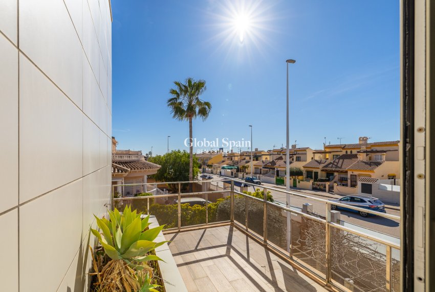 Revente - Villa -
ORIHUELA COSTA - La Zenia