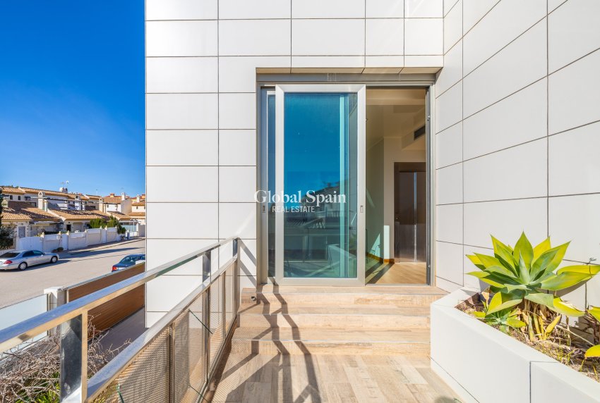 Revente - Villa -
ORIHUELA COSTA - La Zenia