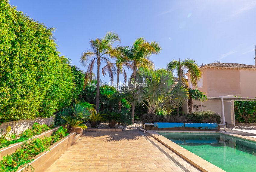 Revente - Villa -
ORIHUELA COSTA - La Zenia