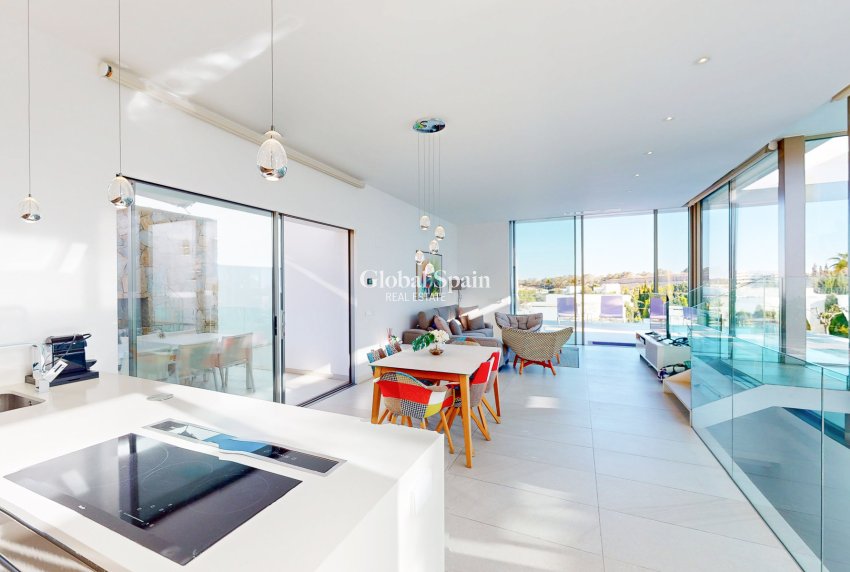 Revente - Villa -
ORIHUELA COSTA - Las Colinas Golf