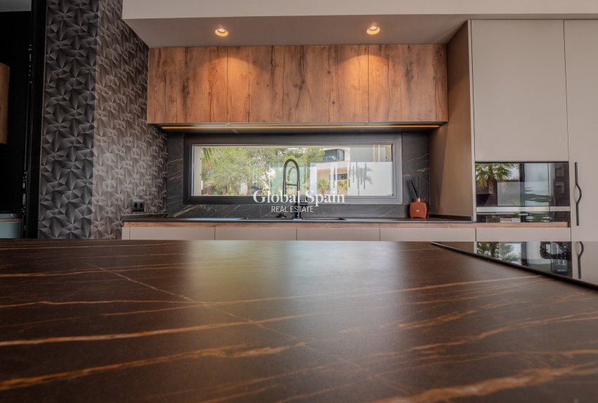 Revente - Villa -
ORIHUELA COSTA - Las Colinas Golf