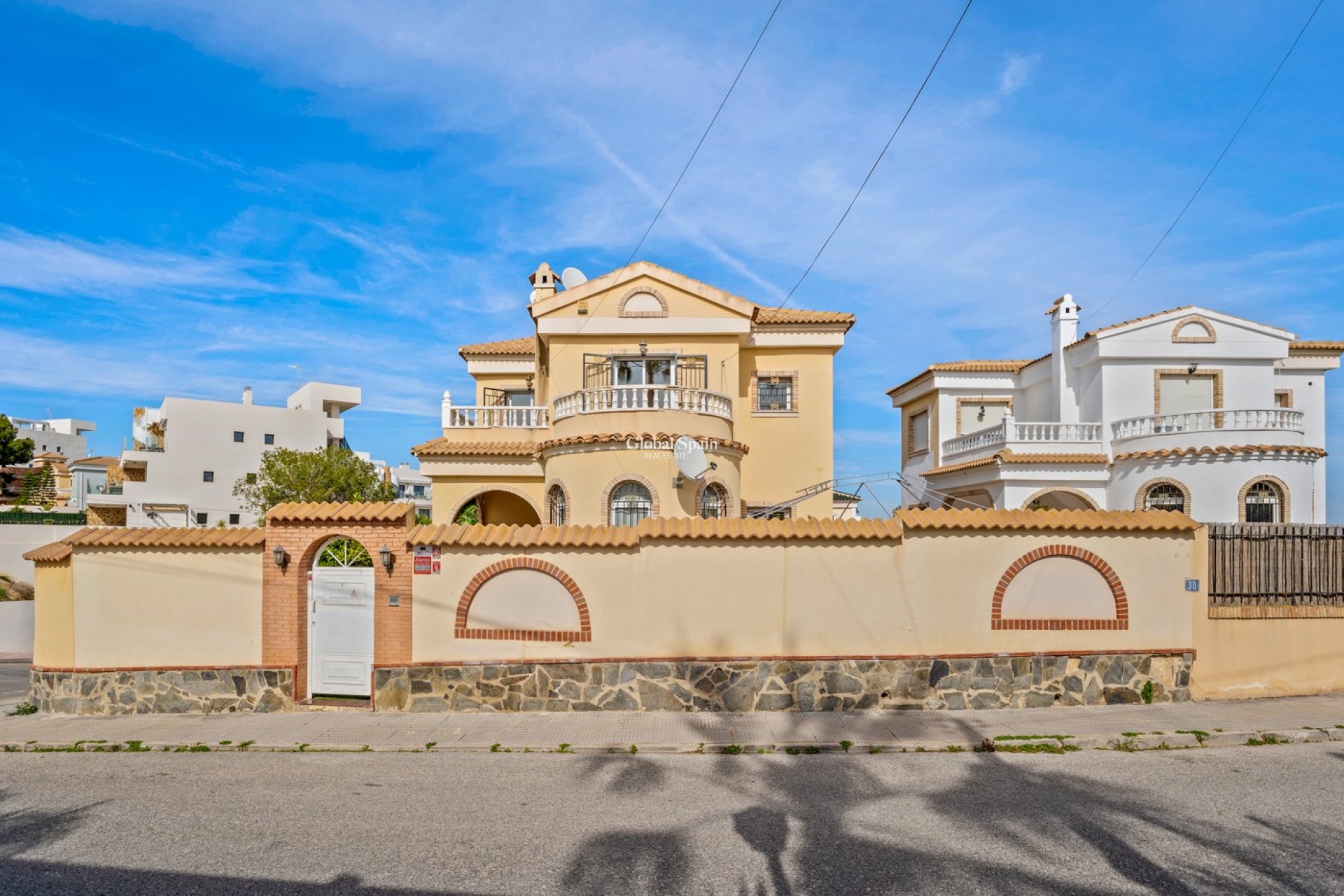 Revente - VILLA -
ORIHUELA COSTA - Las Filipinas