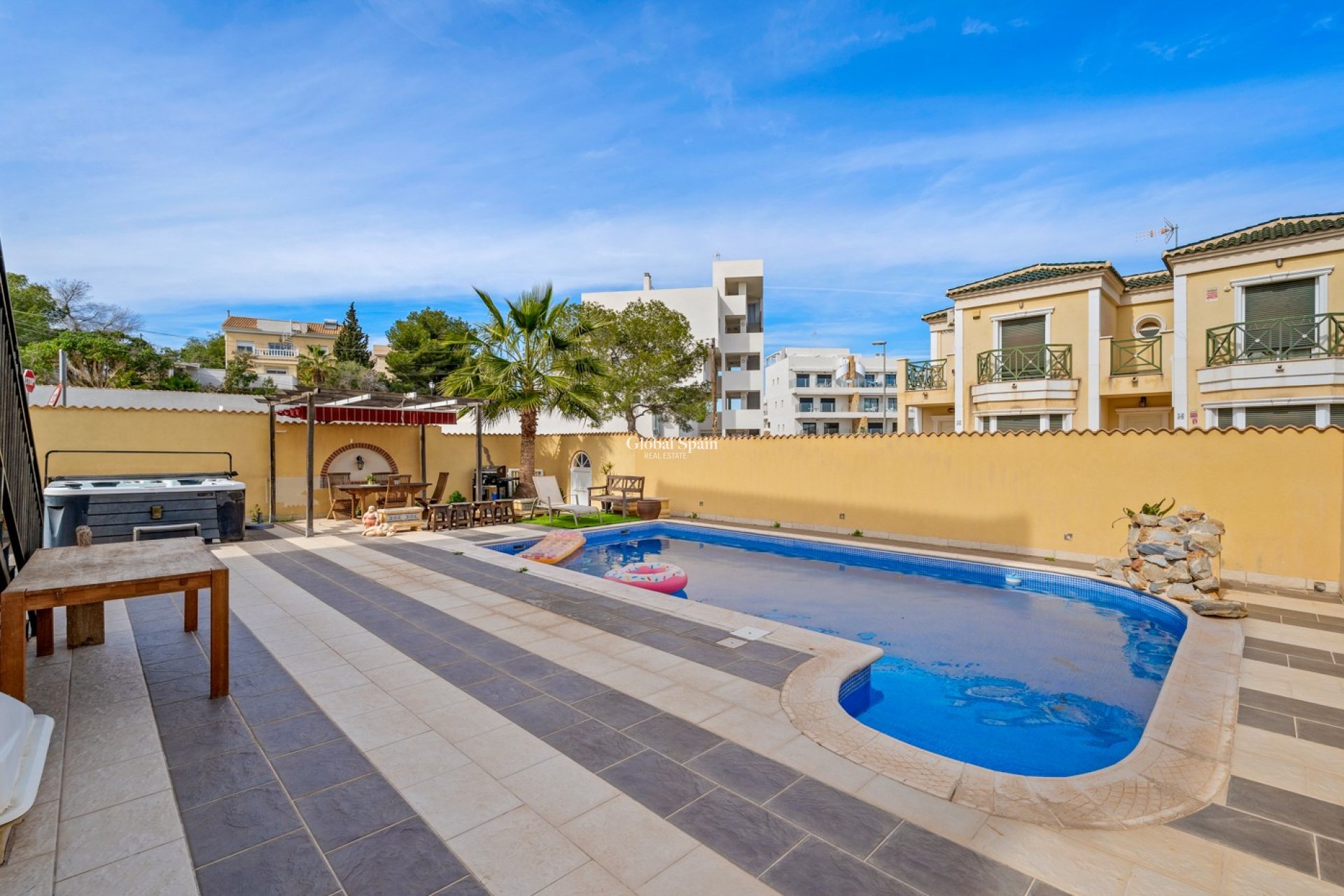 Revente - VILLA -
ORIHUELA COSTA - Las Filipinas
