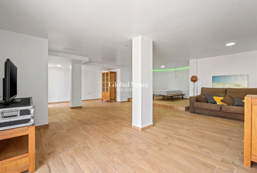 Revente - VILLA -
ORIHUELA COSTA - Las Filipinas