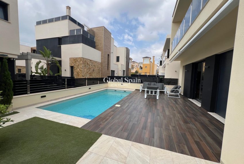 Revente - VILLA -
ORIHUELA COSTA - Lomas de Cabo Roig