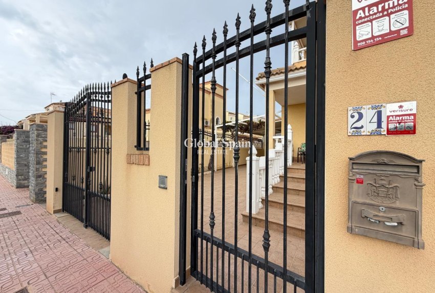 Revente - VILLA -
ORIHUELA COSTA - Lomas De Don Juan