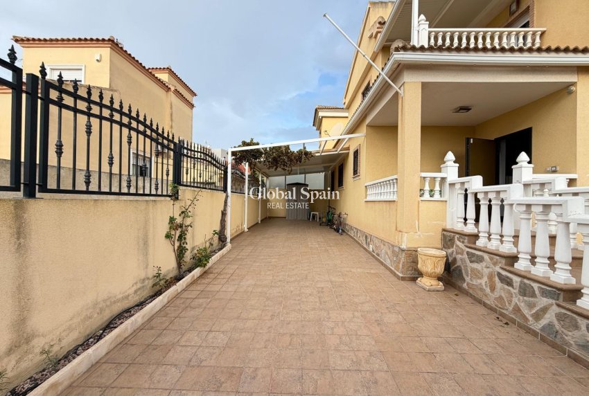 Revente - VILLA -
ORIHUELA COSTA - Lomas De Don Juan