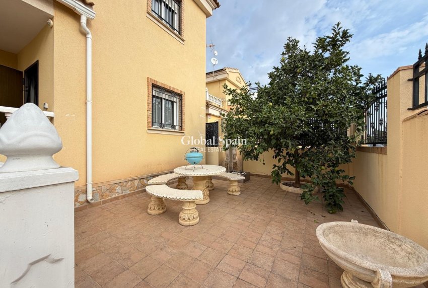 Revente - VILLA -
ORIHUELA COSTA - Lomas De Don Juan