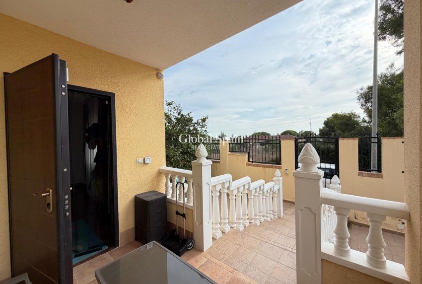 Revente - VILLA -
ORIHUELA COSTA - Lomas De Don Juan