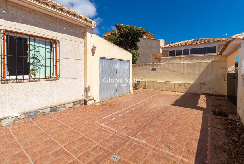 Revente - VILLA -
ORIHUELA COSTA - Los Almendros-La Florida