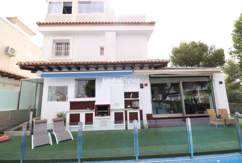 Revente - Villa -
ORIHUELA COSTA - Montezenia