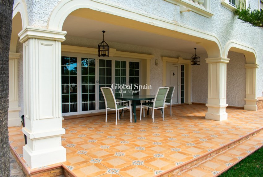 Revente - VILLA -
ORIHUELA COSTA - MUY CERCA DE LA PLAYA