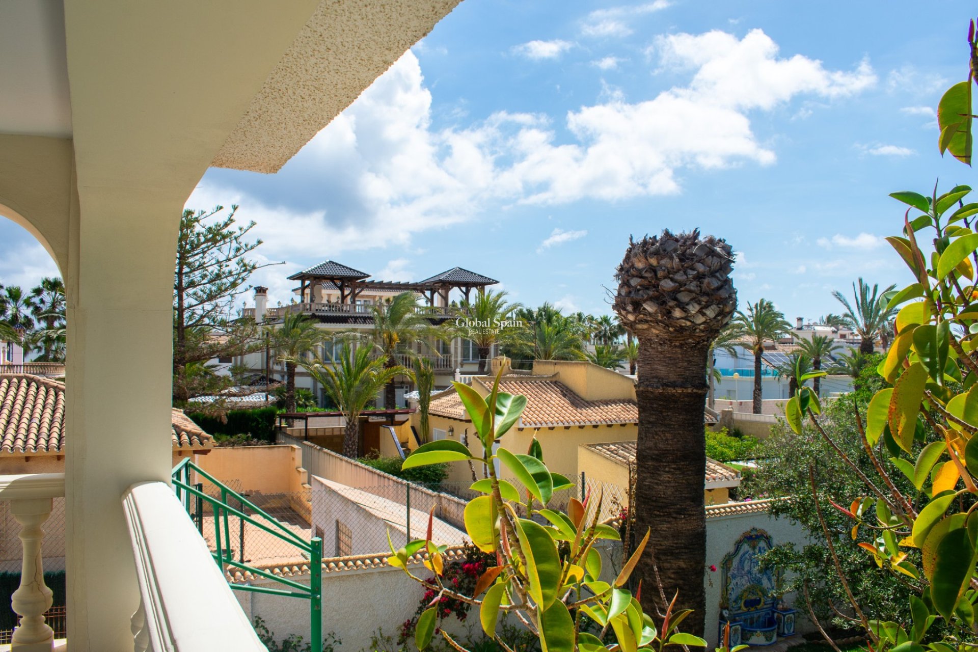 Revente - VILLA -
ORIHUELA COSTA - MUY CERCA DE LA PLAYA