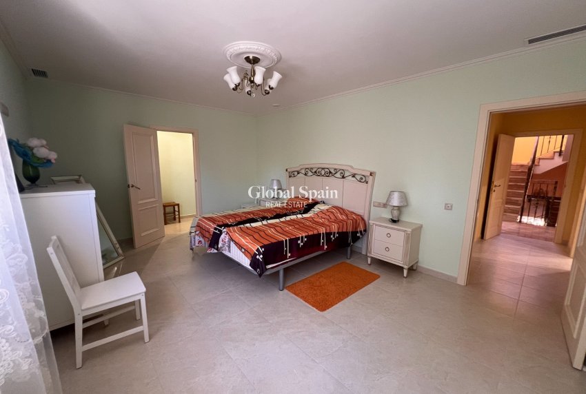 Revente - VILLA -
ORIHUELA COSTA - Orihuela Costa