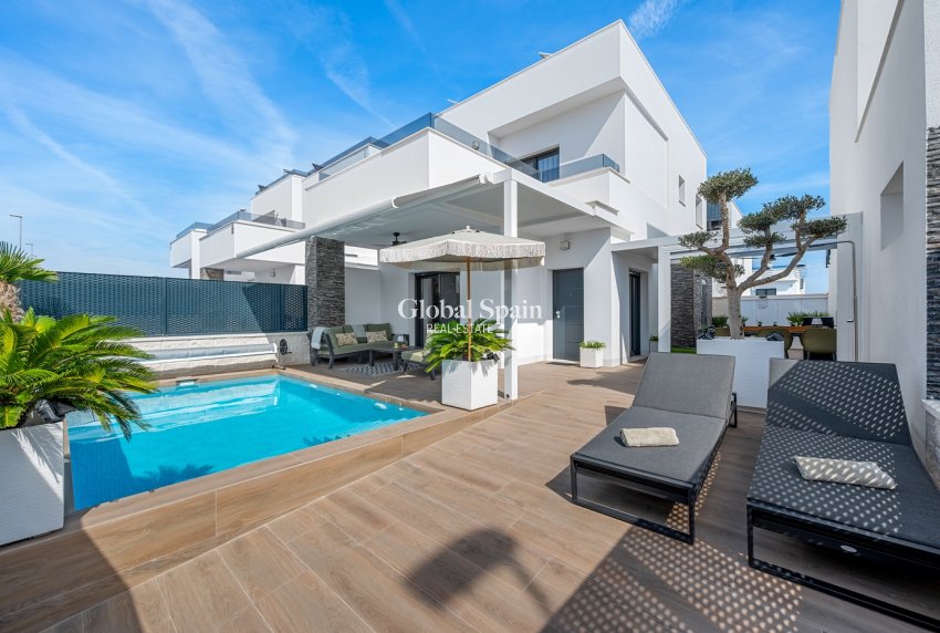 Revente - VILLA -
ORIHUELA COSTA - Orihuela