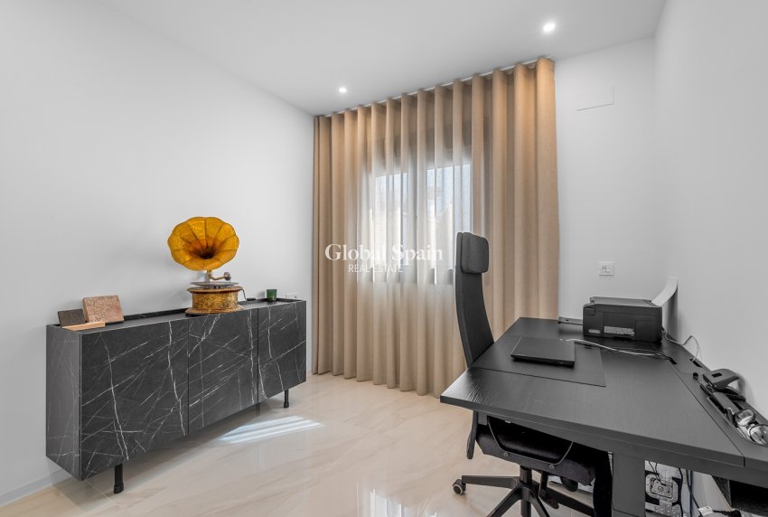 Revente - VILLA -
ORIHUELA COSTA - Orihuela