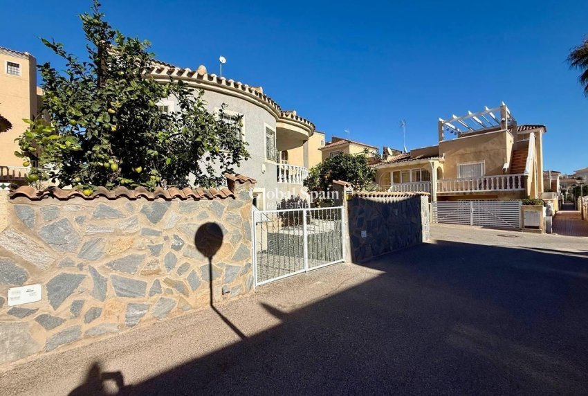 Revente - VILLA -
ORIHUELA COSTA - Playa Flamenca