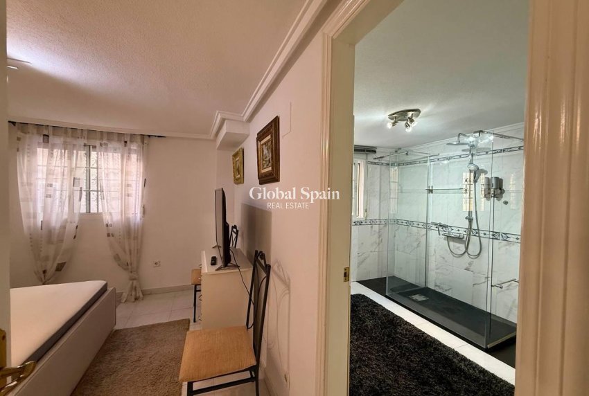 Revente - VILLA -
ORIHUELA COSTA - Playa Flamenca