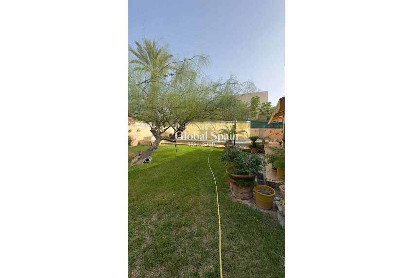 Revente - VILLA -
ORIHUELA COSTA - Punta Prima