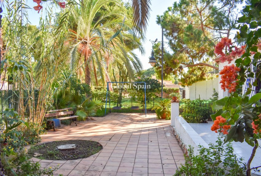 Revente - VILLA -
ORIHUELA COSTA - Punta Prima