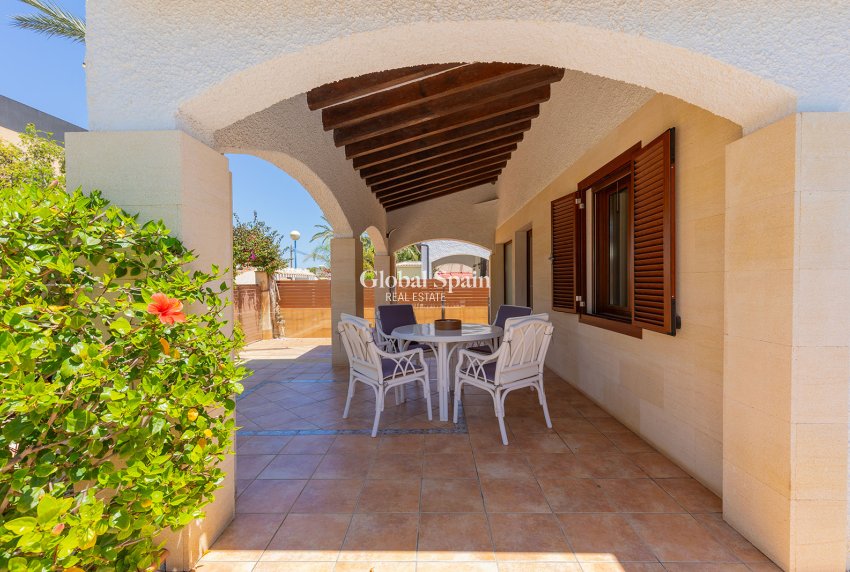 Revente - Villa -
ORIHUELA COSTA - Punta Prima