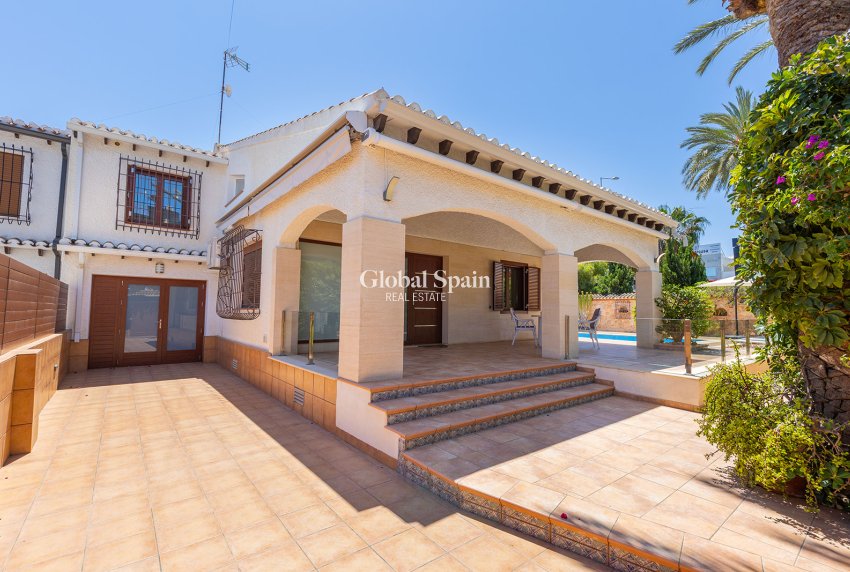 Revente - Villa -
ORIHUELA COSTA - Punta Prima