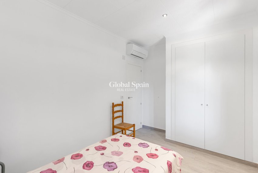 Revente - Villa -
ORIHUELA COSTA - Punta Prima