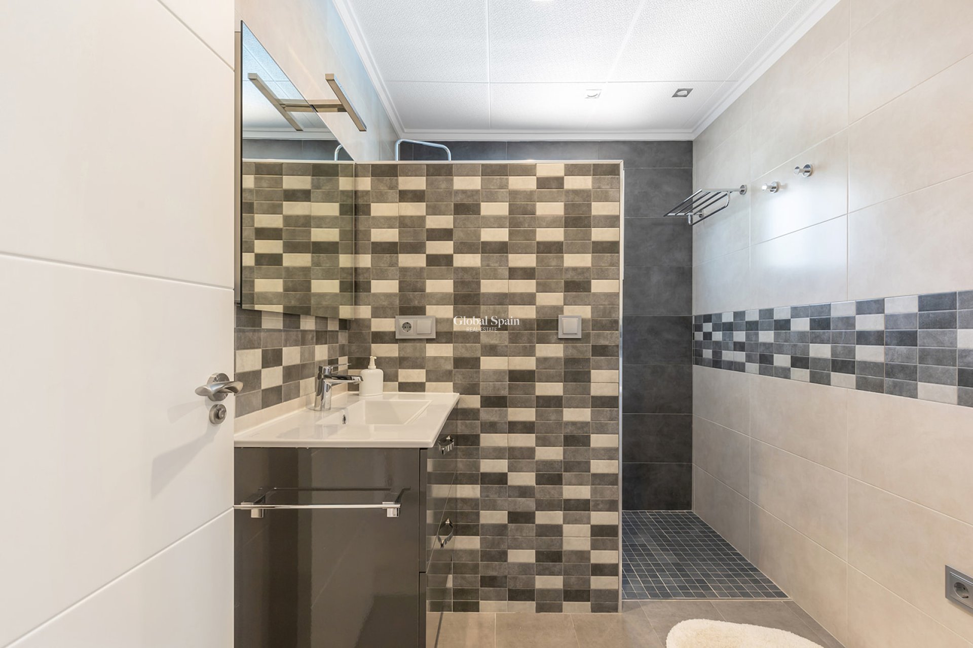 Revente - Villa -
ORIHUELA COSTA - Punta Prima