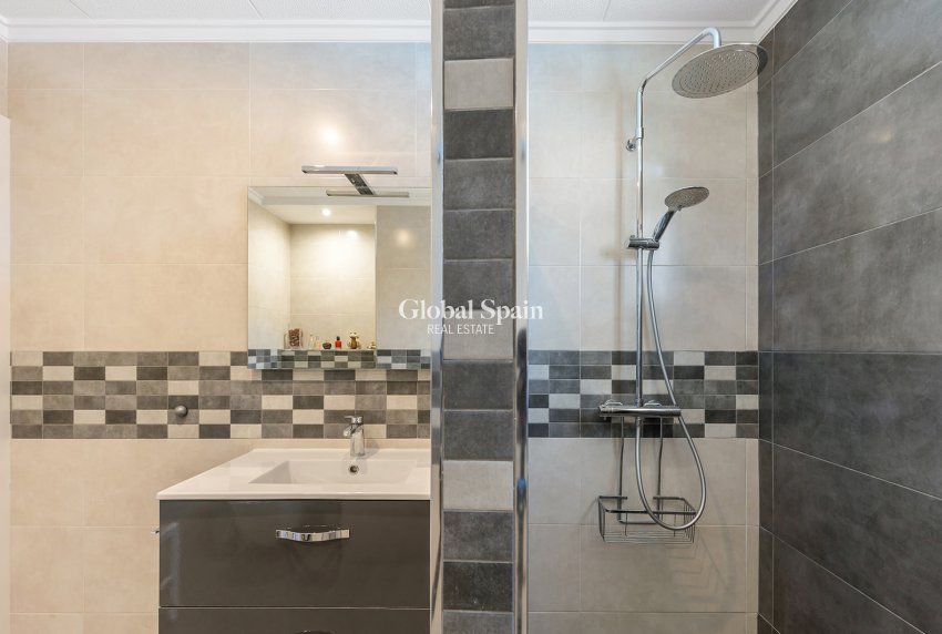 Revente - Villa -
ORIHUELA COSTA - Punta Prima