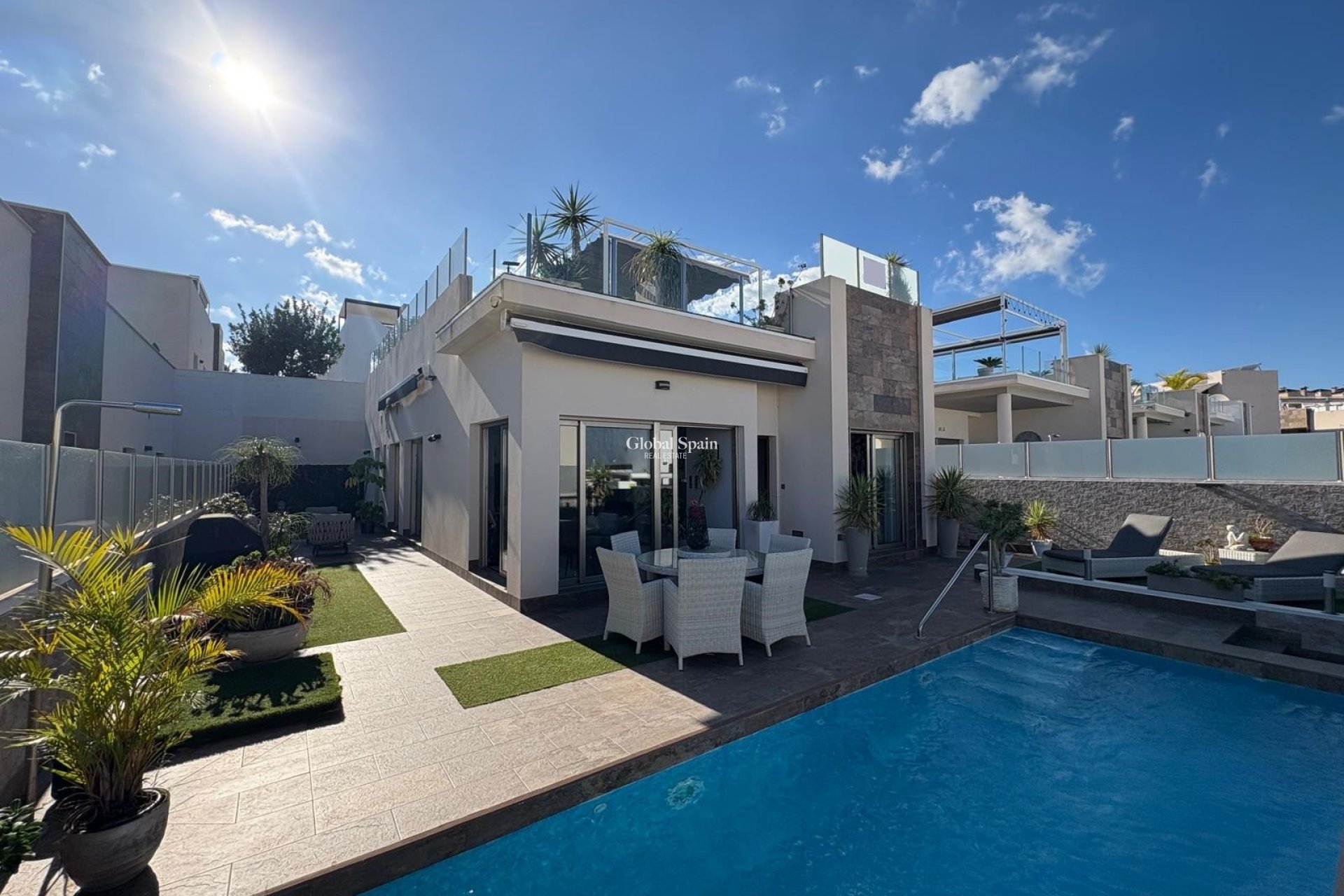 Revente - Villa -
ORIHUELA COSTA - VILLAMARTÍN