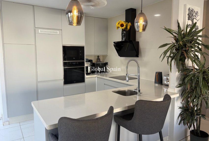 Revente - Villa -
ORIHUELA COSTA - VILLAMARTÍN