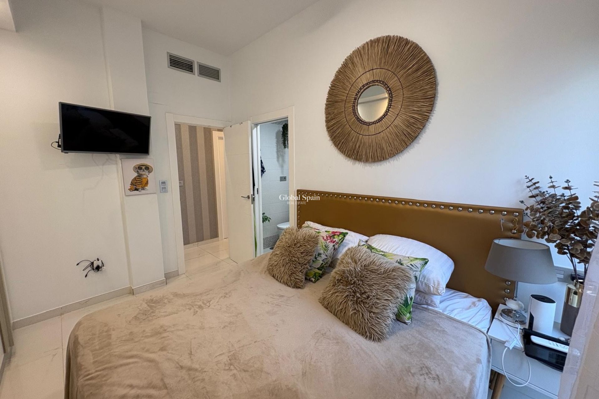 Revente - Villa -
ORIHUELA COSTA - VILLAMARTÍN